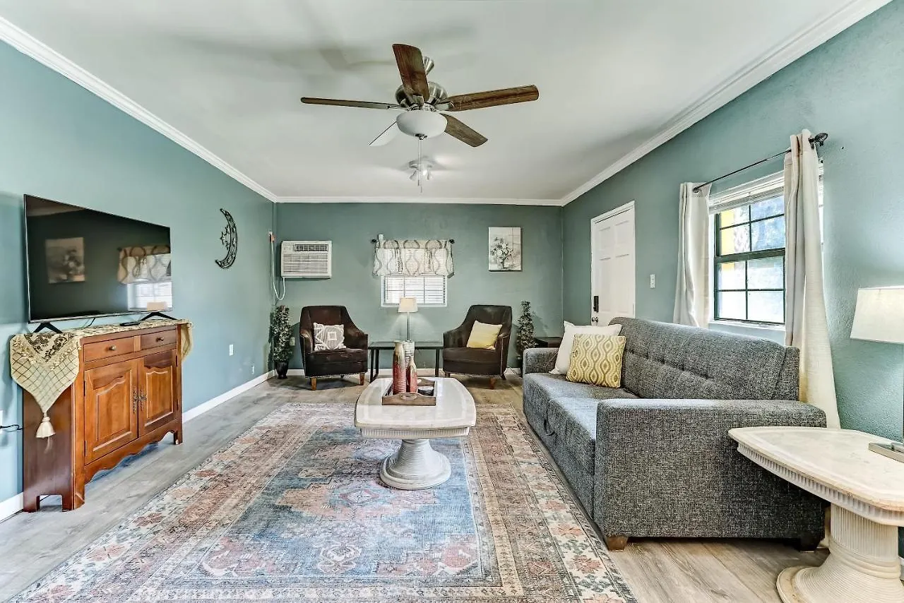 Retro Rainbow At Herb River-Canary Cottage #11 Savannah Ferienhaus