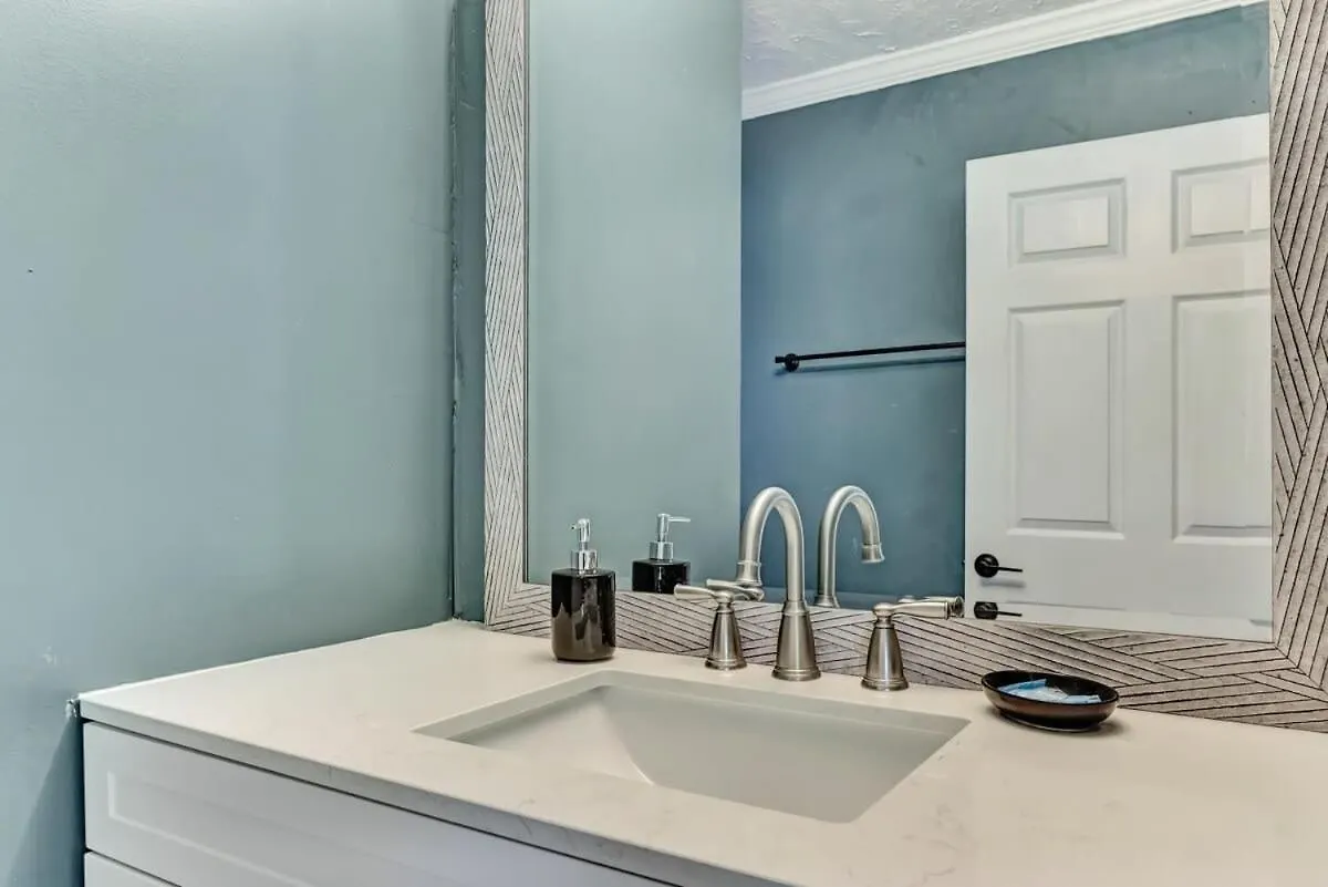 Retro Rainbow At Herb River-Canary Cottage #11 Savannah